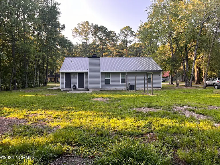1531 Rosemond Dr — Photo 3