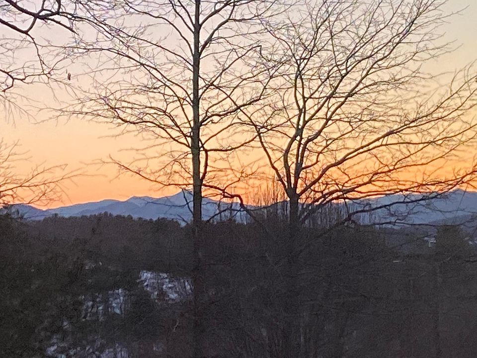 Beautiful long range mountain views with awe inspiring sunsets