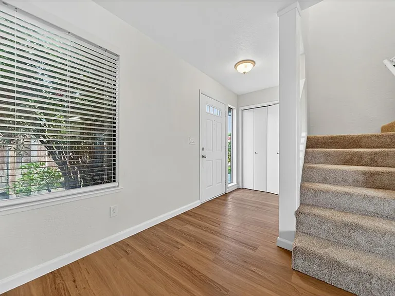 1250 Wilma Dr #B — Photo 2