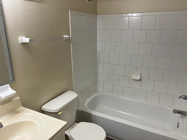 Campus Gardens — Photo 135