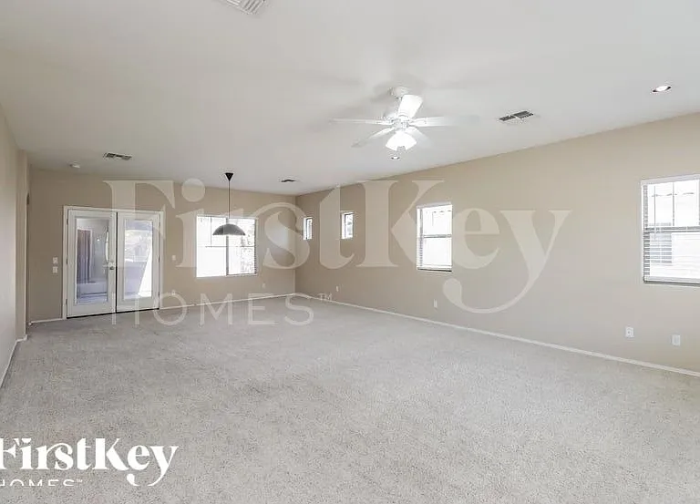 16074 W Banff Ln — Photo 2