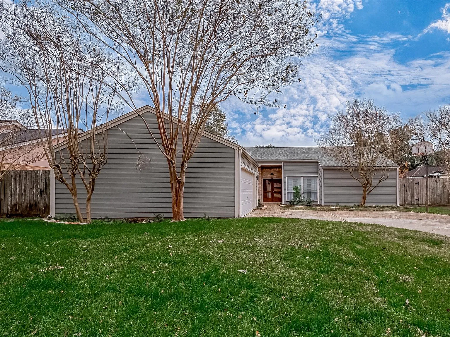 3 bed, 2.0 bath, 1805 sqft, $1,900 — Photo 2