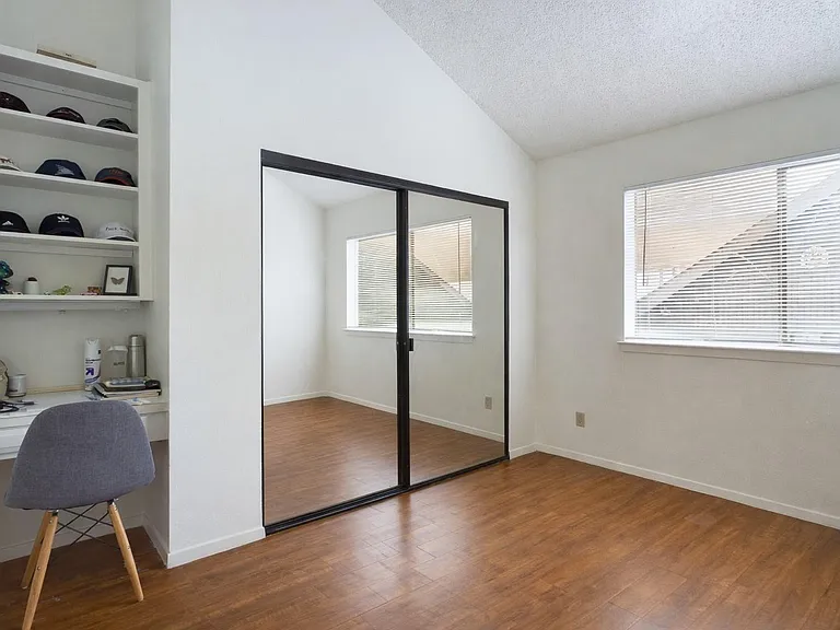 908 Poplar St #201 — Photo 11