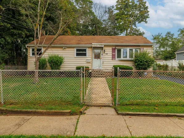 118 Coolidge Avenue, Amityville, NY 11701