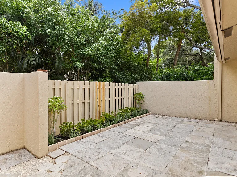 1400 NW 9th Ave #B-14 — Photo 30