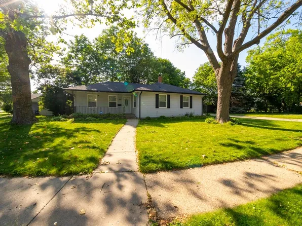 1210 Parkwood Ave, Rockford, IL 61107