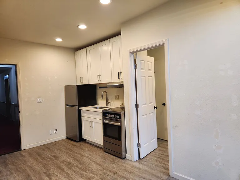 1 Bed 1 Bath in Historical Building — Photo 11