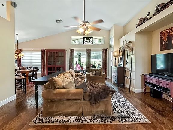 4th image of 17410R Woodfair Dr