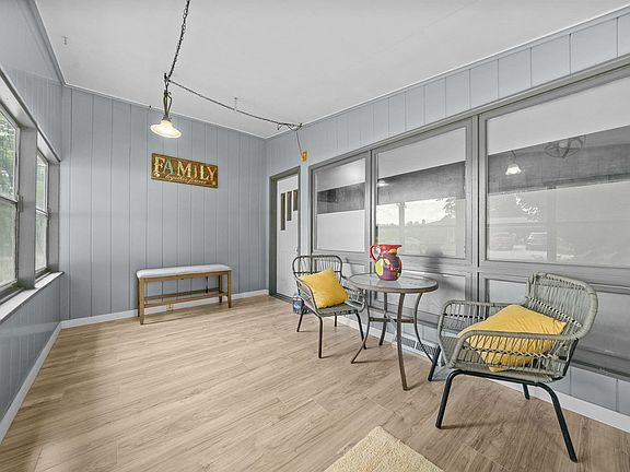 5th image of 3341 Cornelia Ave