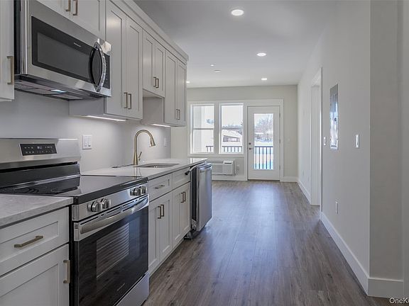 2nd image of 124 S Main St