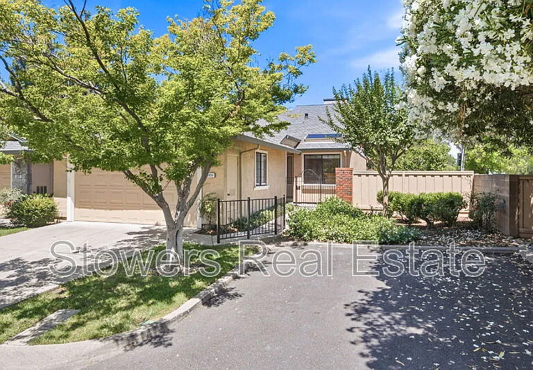 2033 Raphael Ct — Photo 1