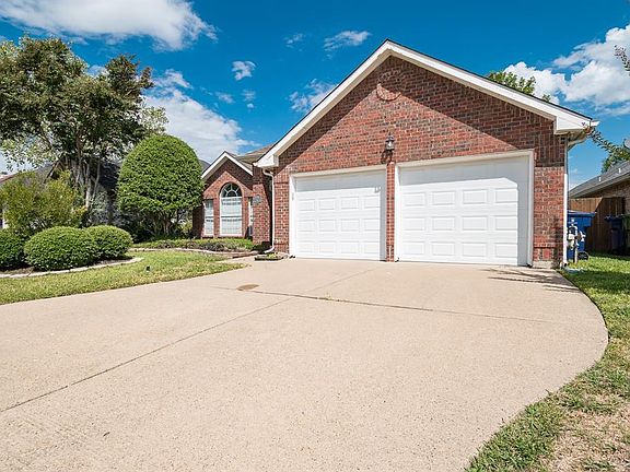 3rd image of 1521 Eastview Dr