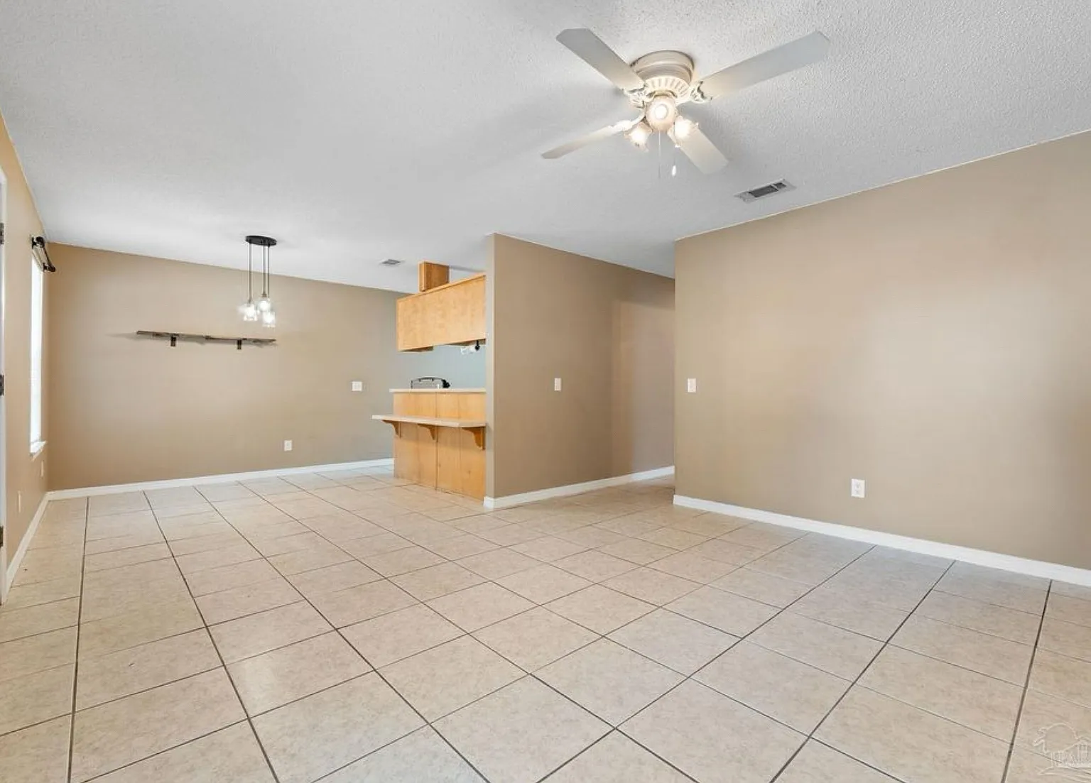3 bed, 984 sqft, $1,500 — Photo 2