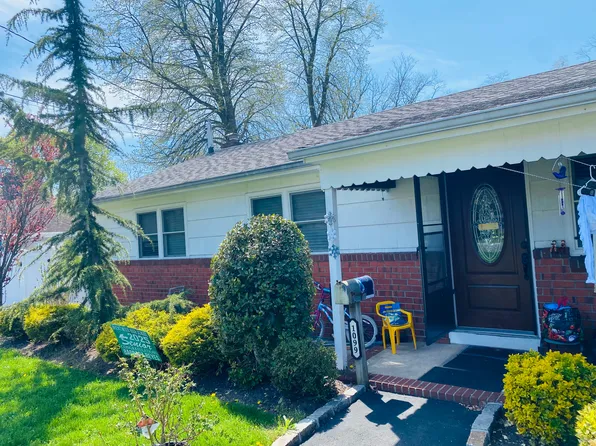 (undisclosed Address), Bay Shore, NY 11706