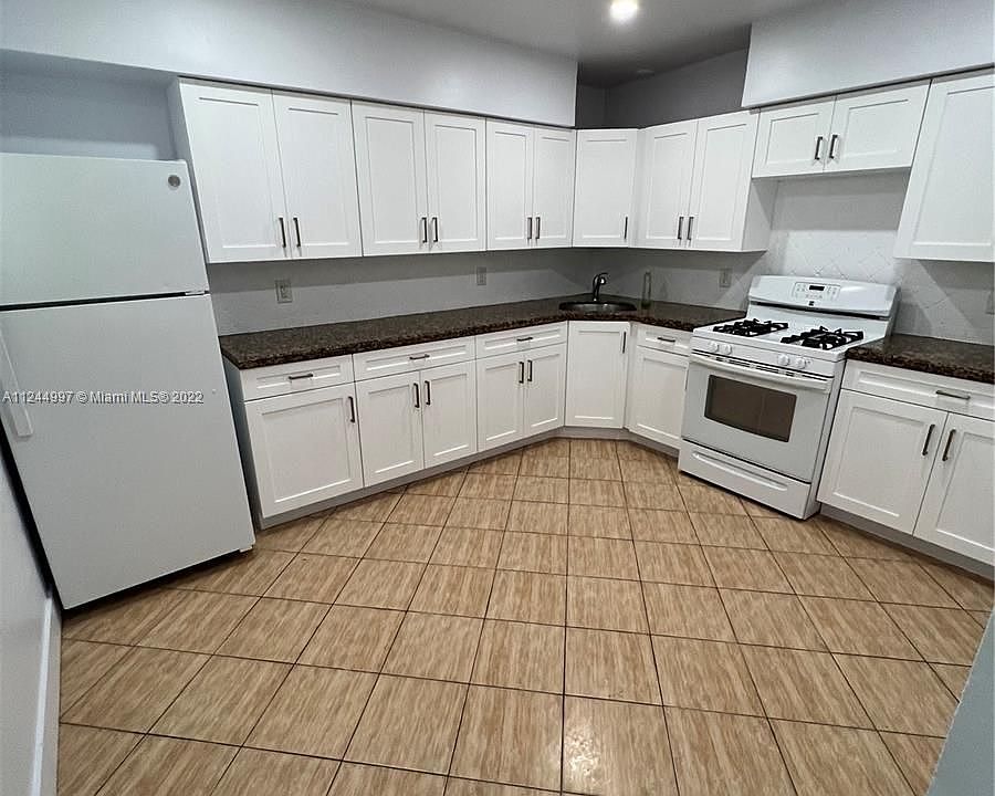 1st image of 620 Jefferson Ave APT 1