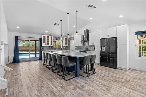 1041 E Kristal Way Photo 1