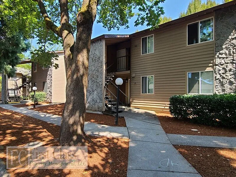 VALLEY WOODS — Photo 4