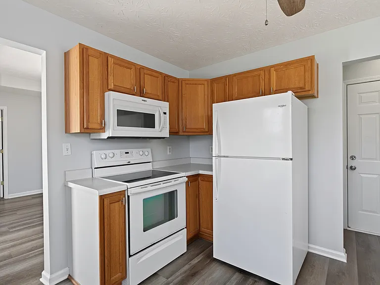113 Westchester Dr — Photo 8