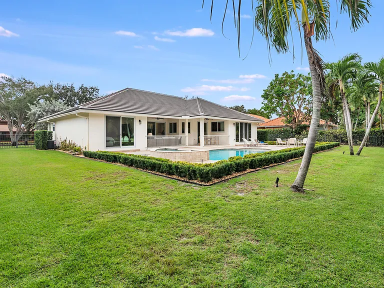 3317 Embassy Dr — Photo 31