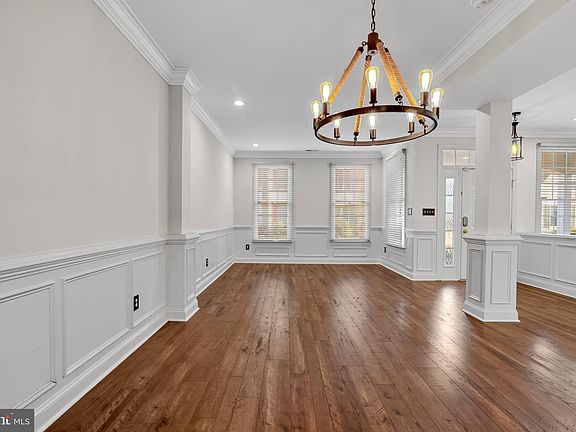 4th image of 28493 Woods Dr