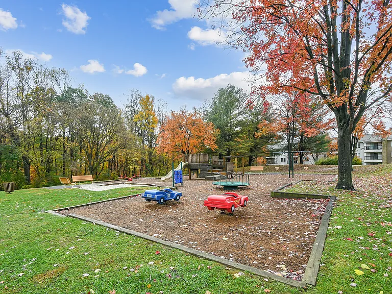 Poplar Glen — Photo 40
