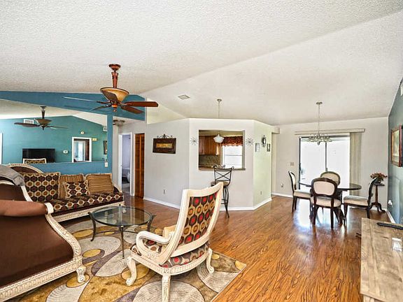 5th image of 471 SE Dalva Ave