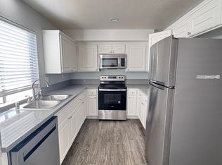 955 Postal Way APT 28, Vista, CA 92083