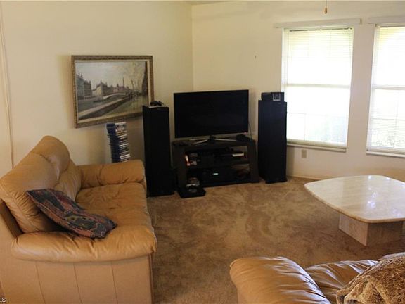 3rd image of 1613 SE 8th Pl