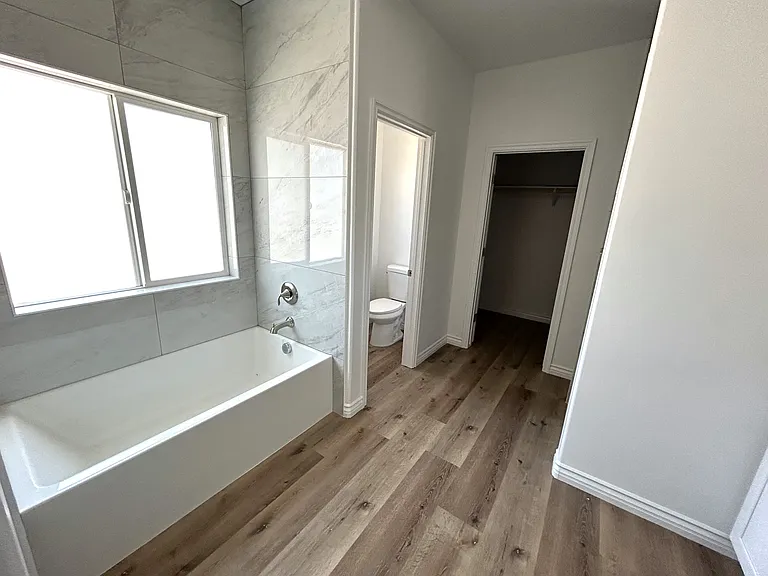 16920 Danbury Ave — Photo 6