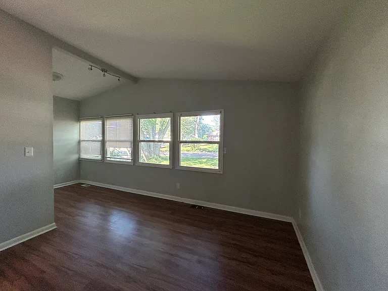 2814 Holiday Dr SW — Photo 2