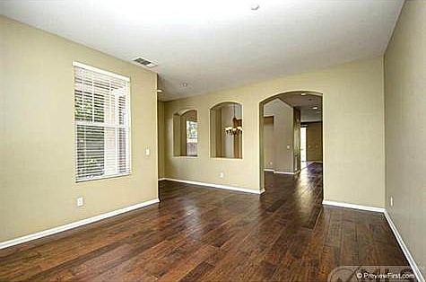 5th image of 625 Edgewater Dr