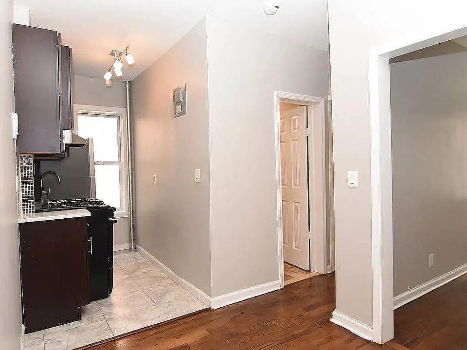2nd image of 558 W 193rd St #3
