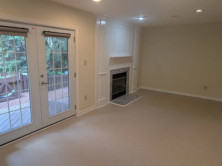11908 Matthews Ct — Photo 28