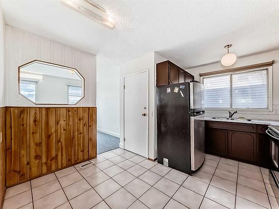 4th image of 703 E 58th St SE