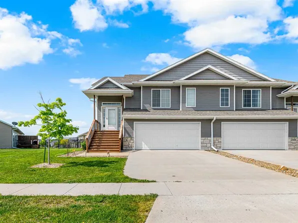 221 Windflower Ln, Solon, IA 52333