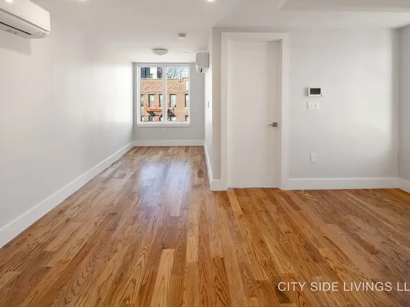 998 Carroll Street image 3 of 11