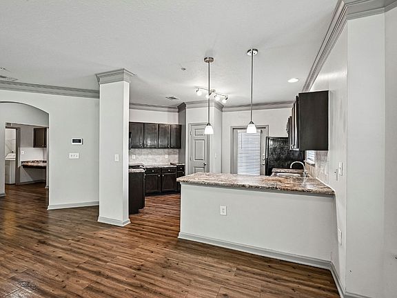 4th image of 601 Nail Rd #206