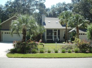 208 Youngwood Dr, St Simons Island, GA 31522