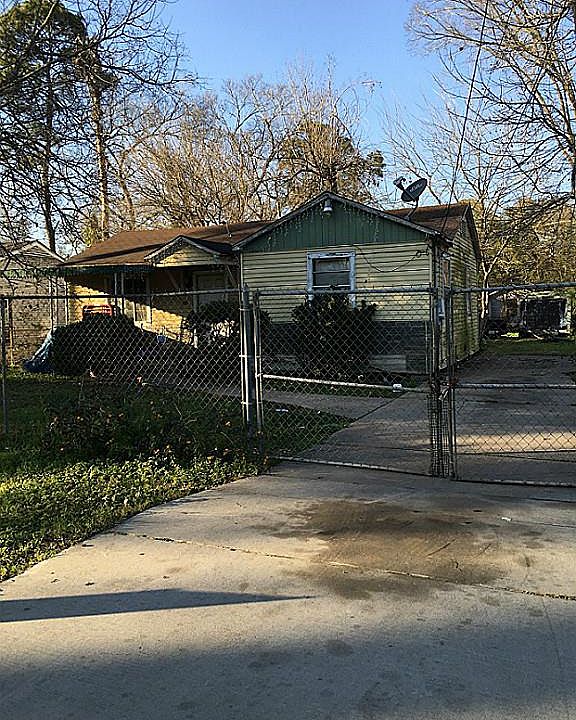 1st image of 8161 Oak Knoll Ln