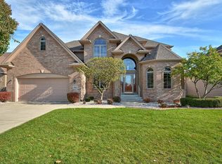 9903 Tanglewood Ct, Munster, IN 46321