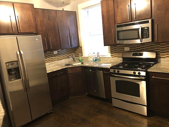 3rd image of 878 N Sacramento Blvd