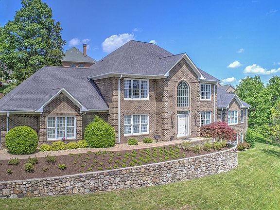 2nd image of 7585 Autumn Park Dr