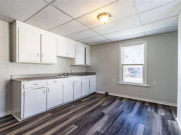 3rd image of 122 Ambrose St