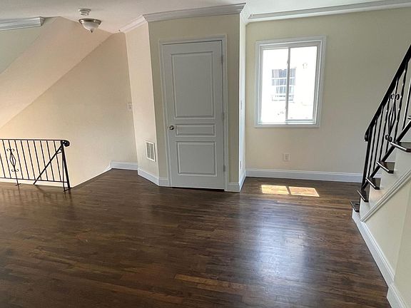 5th image of 98 Sandalwood Dr Floor 2