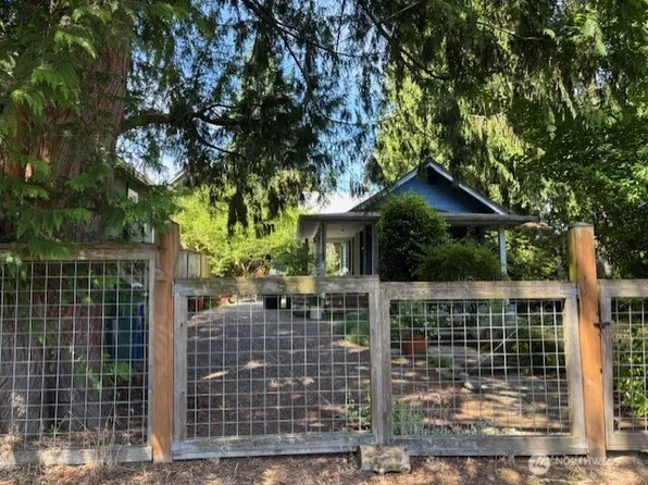 8535 Dibble Avenue NW, Seattle, WA 98117