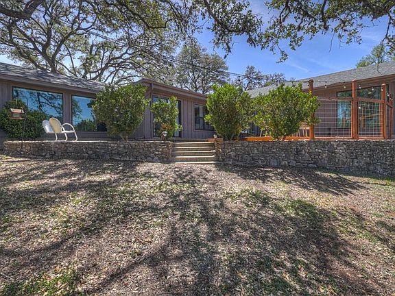 2nd image of 115 Oak Ridge Dr