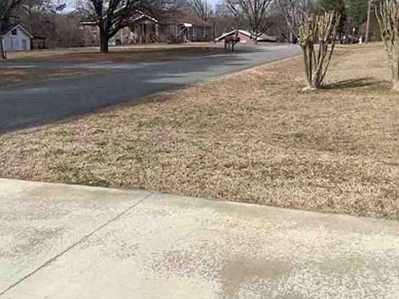 Exterior Neighborhood (street photo)