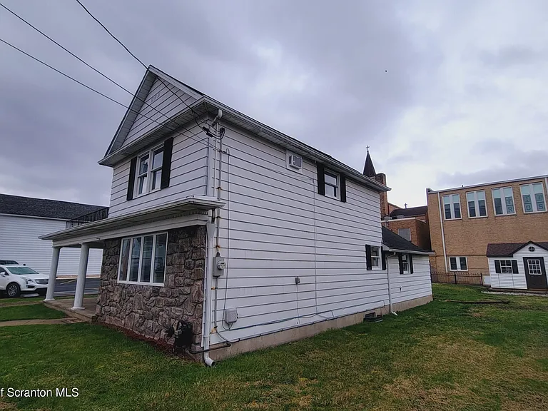 114 Dickson St — Photo 3