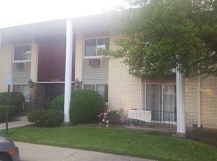 9208 Bumble Bee Dr APT 1D, Des Plaines, IL 60016