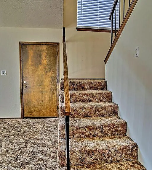 907 Nakomis Dr NE — Photo 8